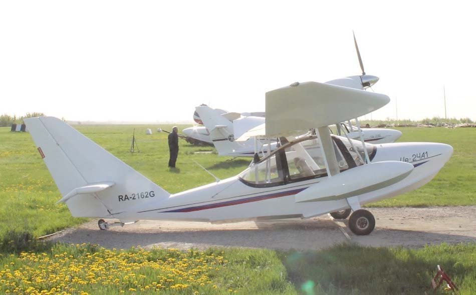 Che-24 avión anfibio ligero