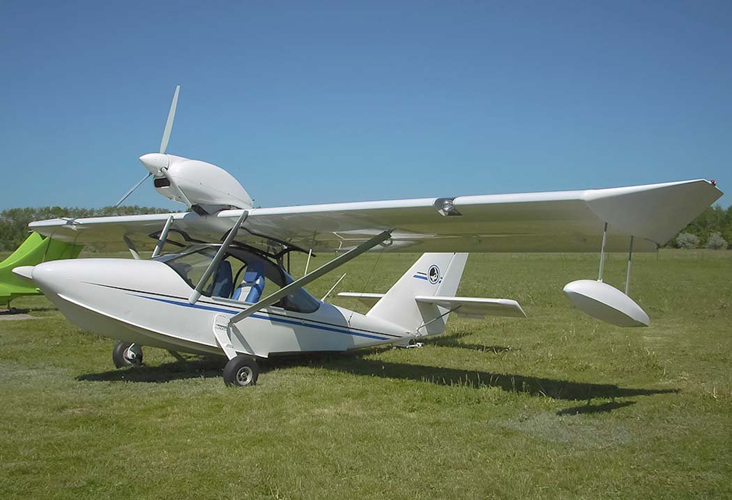 Che-24 avión anfibio ligero