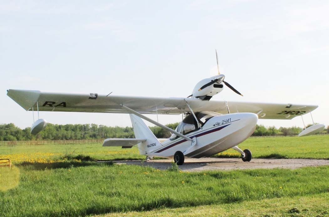 Che-24 avión anfibio ligero