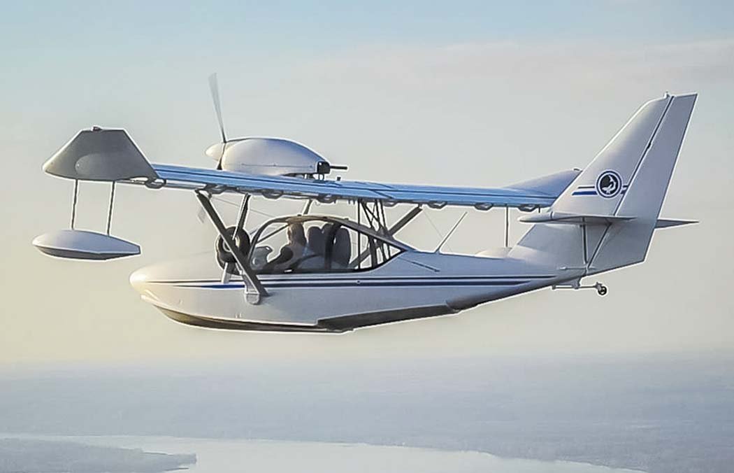 Che-24 avión anfibio ligero