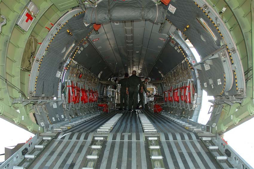 CASA CN-235, avión de transporte militar medio